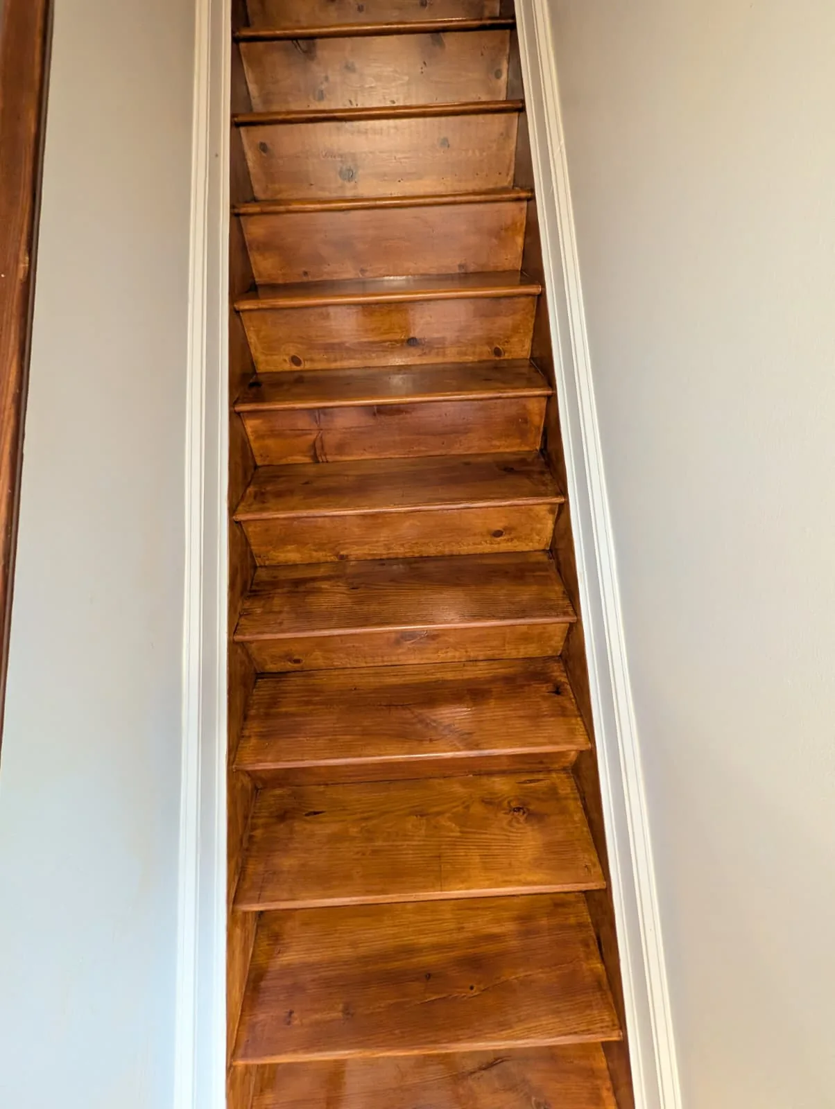 Renovated hardwood stair and floor by Renovations Senga